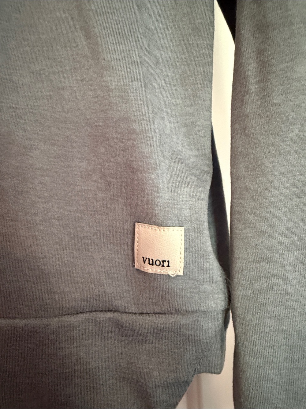 Vuori womens blue Gray Crewneck Pullover